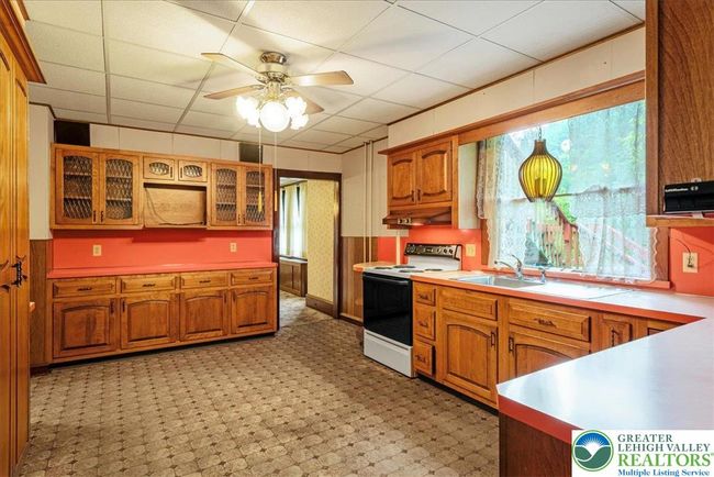 Plenty of space for an Island | Image 16