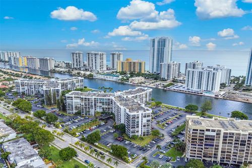apt-527-800 Parkview Dr, Hallandale Beach, FL, 33009-2954 | Card Image