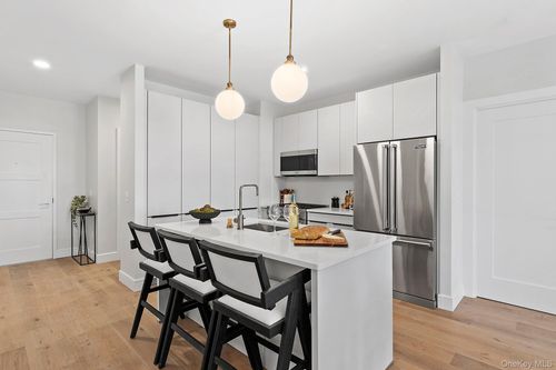 apt-304-695 Merrick Ave, Westbury, NY, 11590-6723 | Card Image