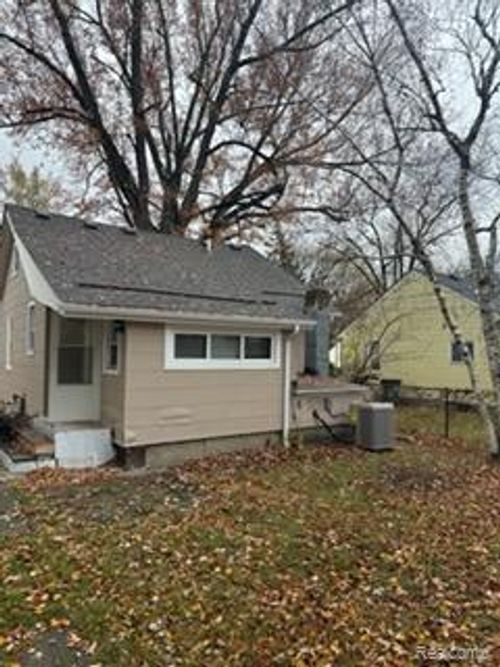 154 W Madge Ave, Hazel Park, MI, 48030-2091 | Card Image