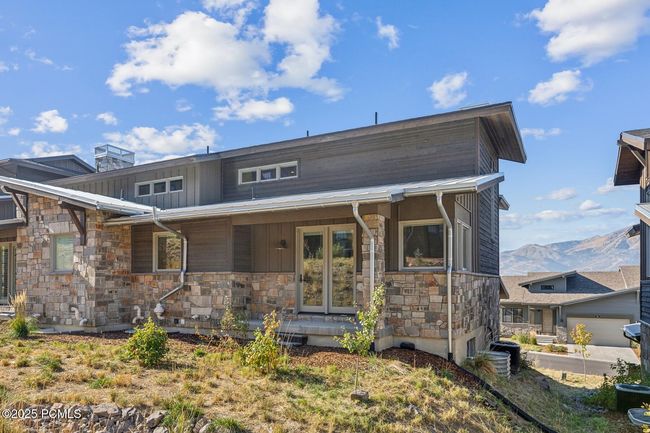 363 E Overlook Loop, Condo with 3 bedrooms, 4 bathrooms and null parking in Hideout UT | Image 35