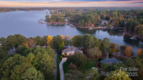 9225 Fair Oak Dr, Sherrills Ford, NC, 28673-7289 | Card Image