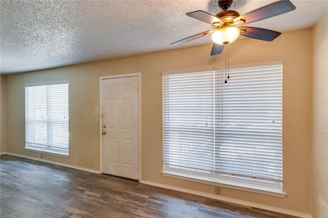 411 S Dooley St, Condo with 10 bedrooms, 5 bathrooms and 8 parking in Grapevine TX | Image 32