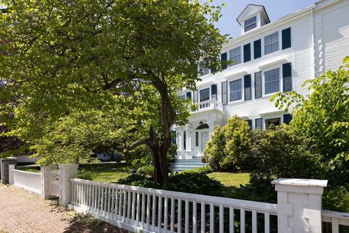 53 Austin St, Portsmouth, NH, 03801-4307 | Card Image
