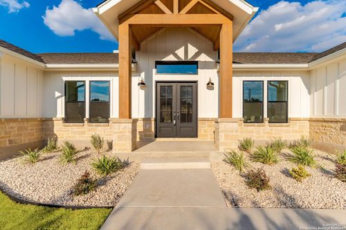 736 Mountain Creek Trl, Boerne, TX, 78006-3817 | Card Image