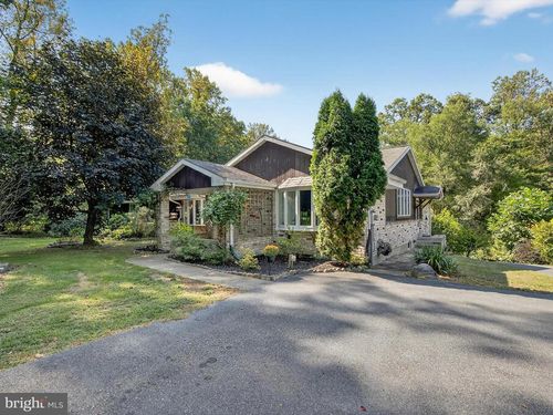 247 Lawn Rd, PALMYRA, PA, 17078-8976 | Card Image
