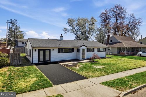110 Deep Dale Dr E, LEVITTOWN, PA, 19056-1011 | Card Image