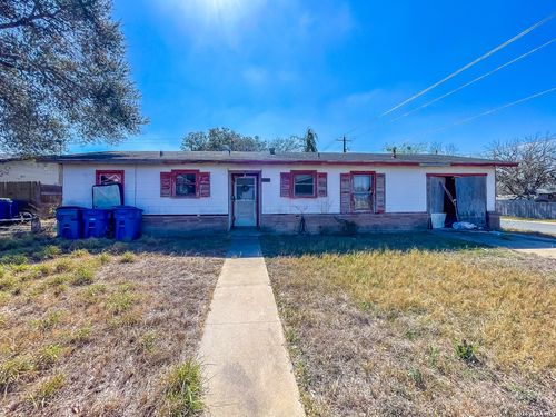 1000 E Crockett St, Beeville, TX, 78102-5204 | Card Image