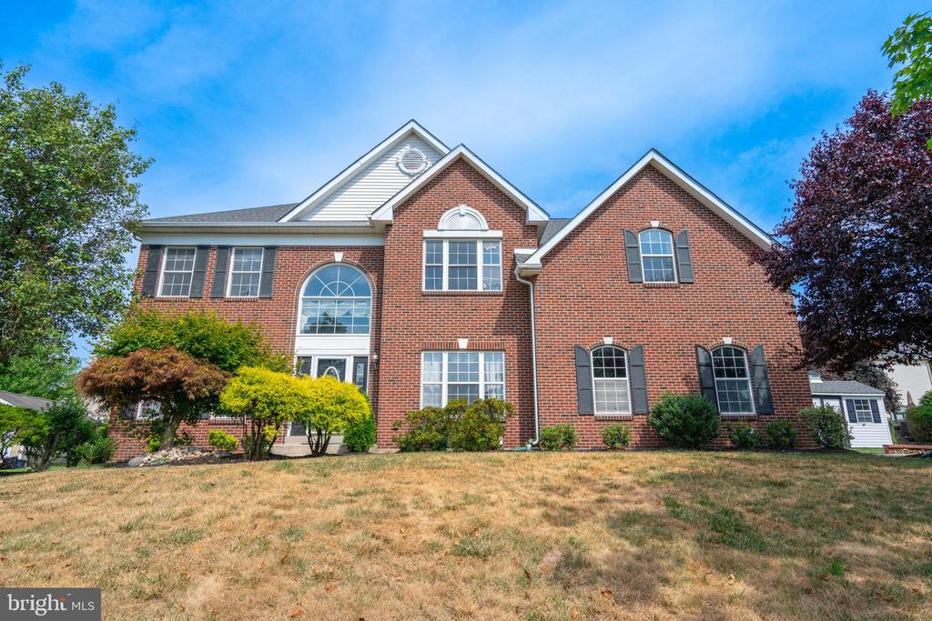 Tennyson Ln, North Wales, PA 19454