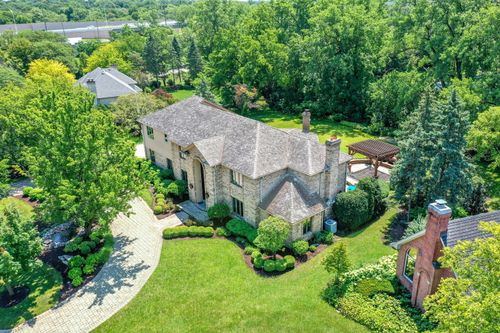 6447 Manor Dr, Burr Ridge, IL, 60527-5762 | Card Image