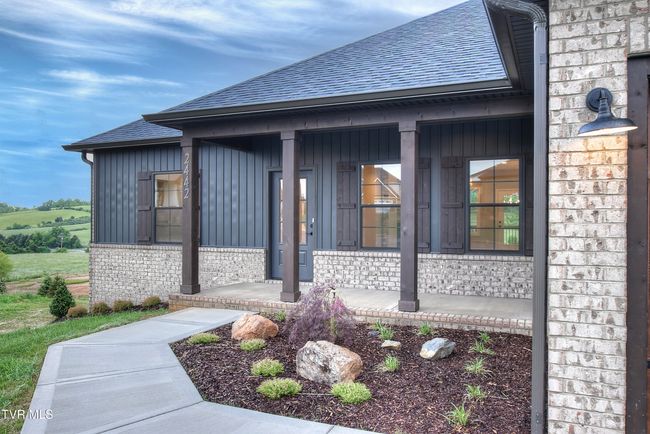 2442 Haystack Cir, House other with 4 bedrooms, 3 bathrooms and null parking in Piney Flats TN | Image 4