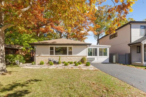 1013 Longaker Rd, Northbrook, IL, 60062-3921 | Card Image