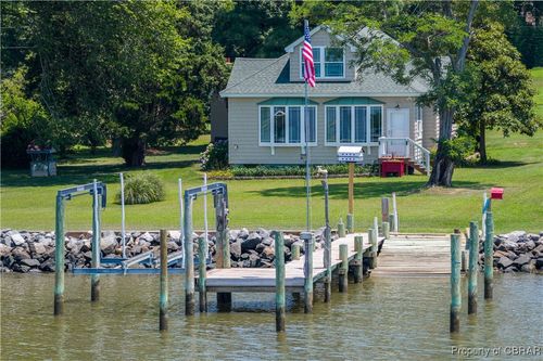 5084 Weaver Ln, Gloucester, VA, 23061-3418 | Card Image
