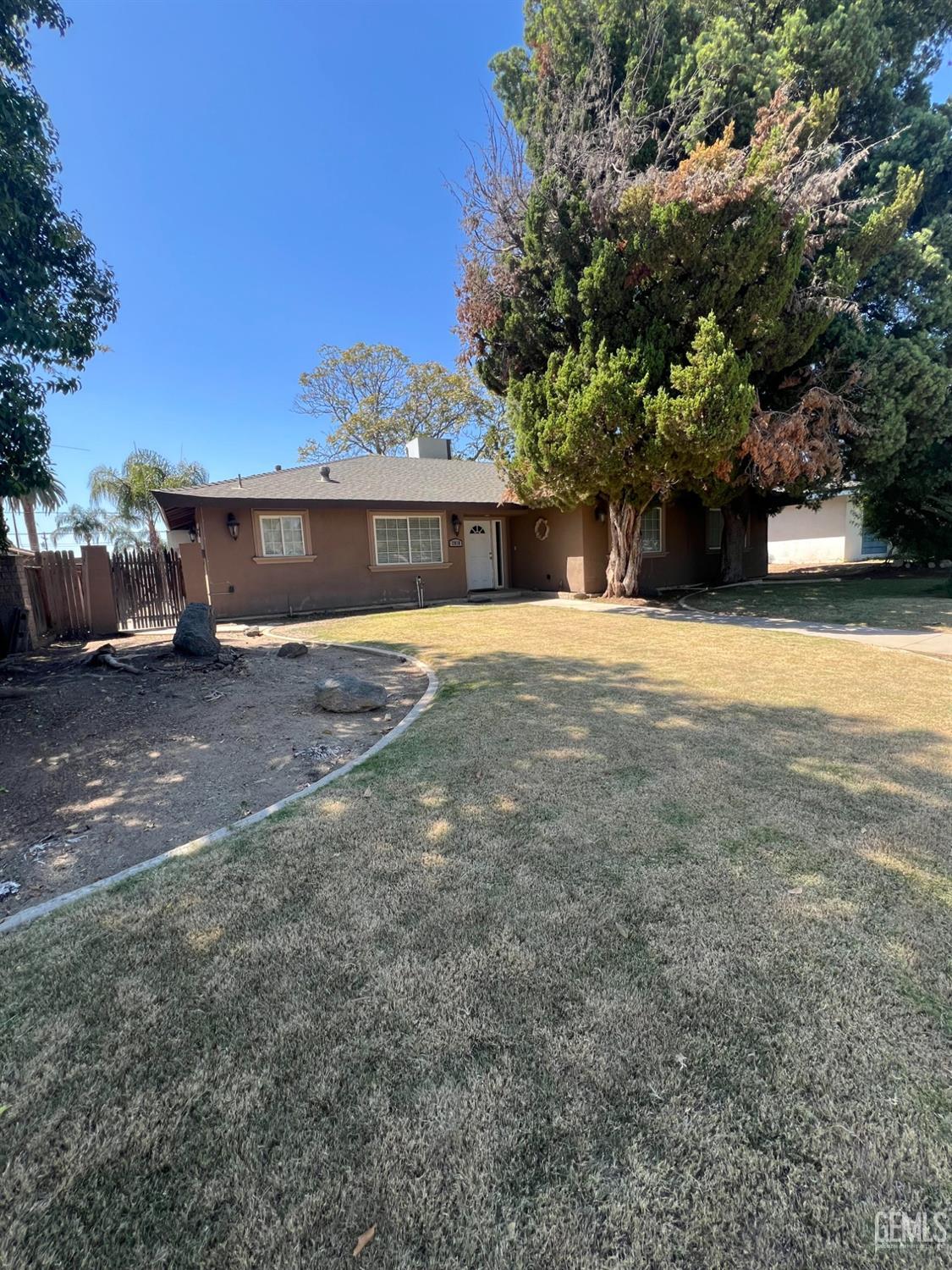 Wenatchee Ave, Bakersfield, CA 93306