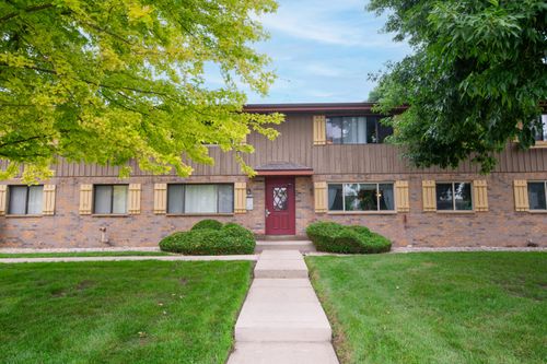 10376 W Whitnall Edge Ct, Franklin, WI, 53132-2820 | Card Image
