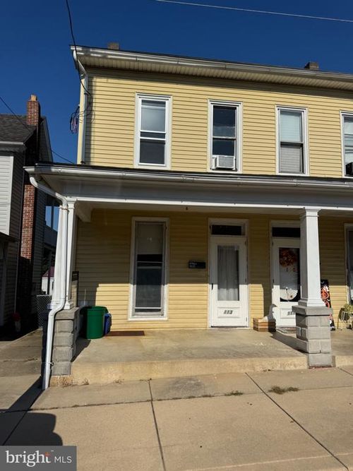 111 W Franklin St, EPHRATA, PA, 17522-1932 | Card Image