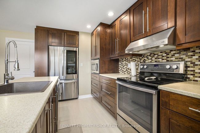 1476 Maxime St, House other with 3 bedrooms, 2 bathrooms and 11 parking in Gloucester ON | Image 5