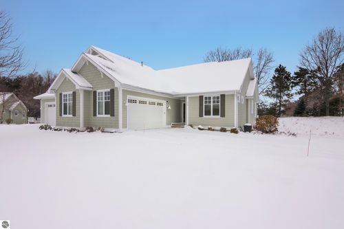 172 Wildwood Meadow Dr, Traverse City, MI, 49686-6143 | Card Image