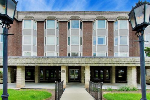 3h-201 Thames Pkwy, Park Ridge, IL, 60068-3653 | Card Image