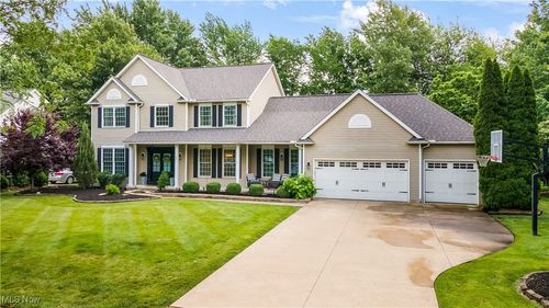 535 Parkside Dr, Avon Lake, OH, 44012-4004 | Card Image