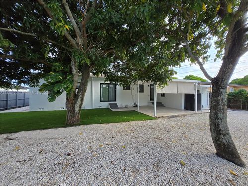 335 W 60th St, Hialeah, FL, 33012-2634 | Card Image