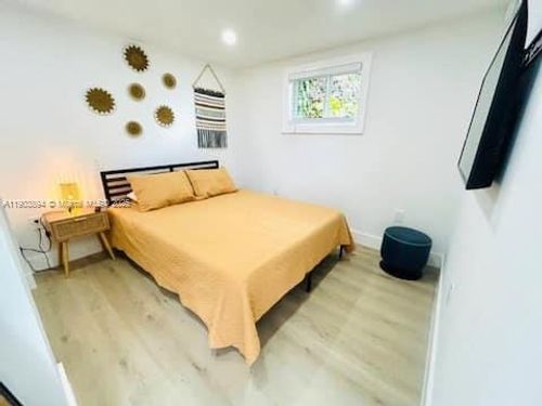 side-studio-2612 Sw 12th St, Miami, FL, 33135-4818 | Card Image