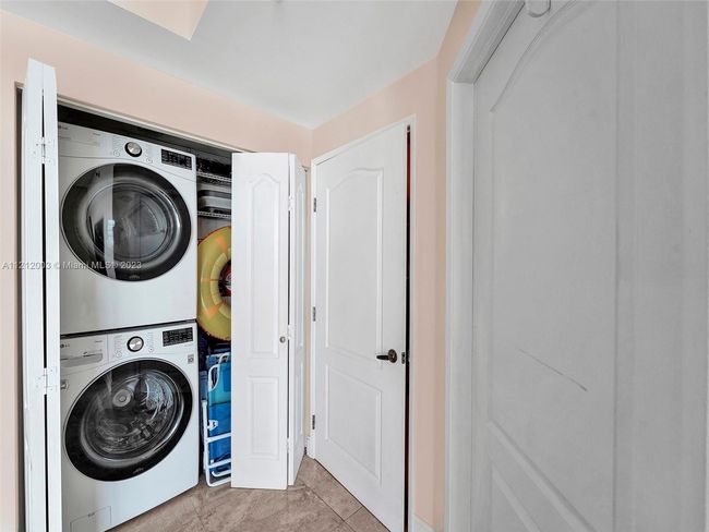 APT-806 - 17555 Atlantic Blvd, Condo with 2 bedrooms, 2 bathrooms and null parking in Sunny Isles Beach FL | Image 27