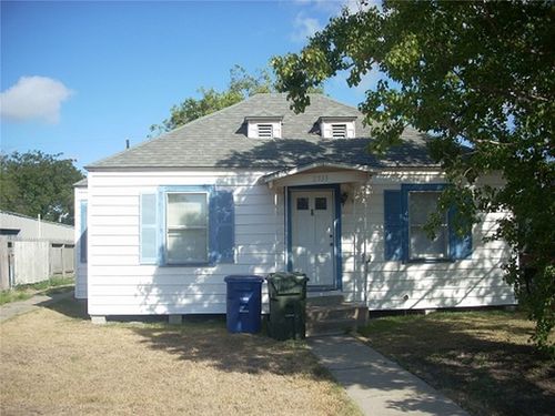 2333 Riggan St, Corpus Christi, TX, 78404-3942 | Card Image