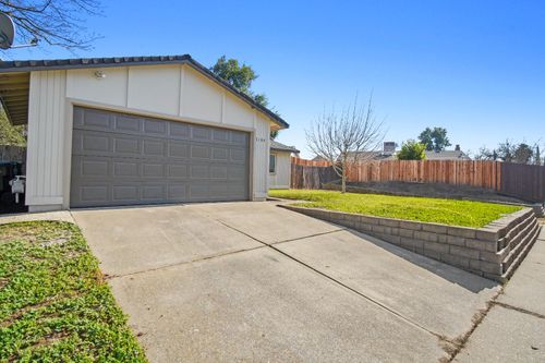 7104 Reyn Oaks Way, Sacramento, CA, 95842-1740 | Card Image