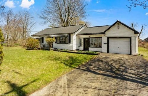 1132 Spears Rd, Fort Erie, ON, L2A4N1 | Card Image