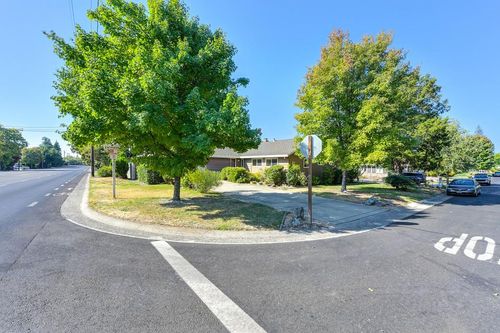 1056 Entrada Rd, Sacramento, CA, 95864-5367 | Card Image