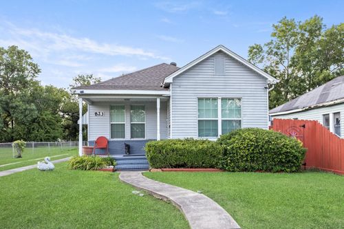 823 13th St, Port Arthur, TX, 77640-4247 | Card Image