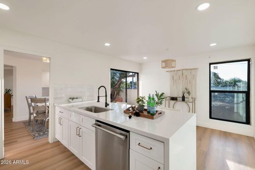 703 E Corte Oro, Phoenix, AZ, 85020-3772 | Card Image