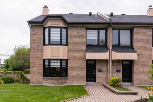 {{alt}} | Card Image