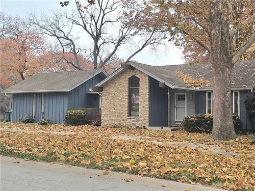 131 Seneca Ln, Lake Winnebago, MO, 64034-9313 | Card Image