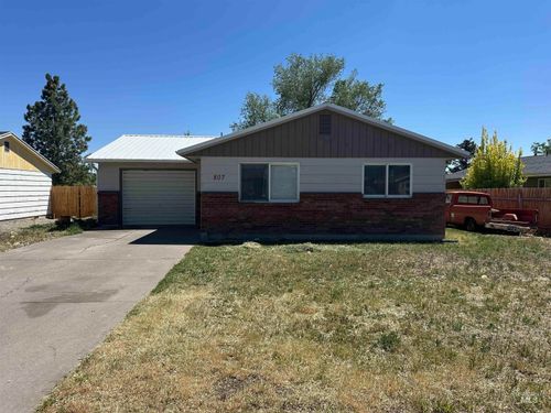 807 20th Ave E, Jerome, ID, 83338-1530 | Card Image