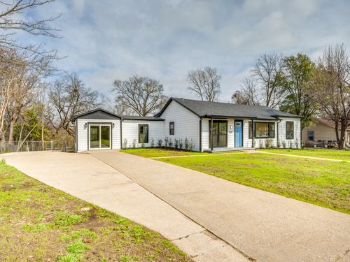 1425 W Shepherd St, Denison, TX, 75020-5214 | Card Image