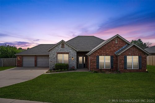 5712 Hazel Rd, Bartlesville, OK, 74006-7952 | Card Image