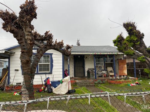 10916 Santa Rosa Ave, Lamont, CA, 93241-2535 | Card Image