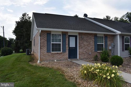 2701 Roosevelt Dr, CHAMBERSBURG, PA, 17201-8943 | Card Image