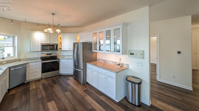 4376 E Cliff Rd, House other with 3 bedrooms, 3 bathrooms and 3 parking in Port Clinton OH | Image 14