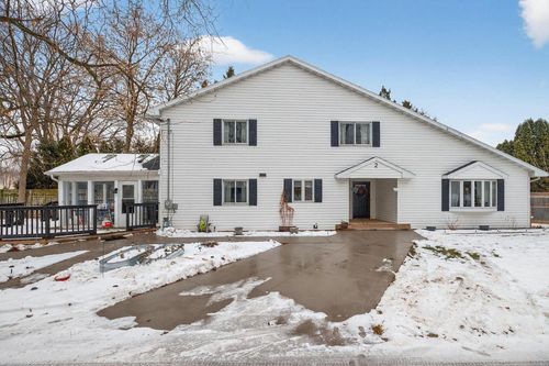 2 Stames Drive, GRAND CHUTE, WI, 54914 | Card Image