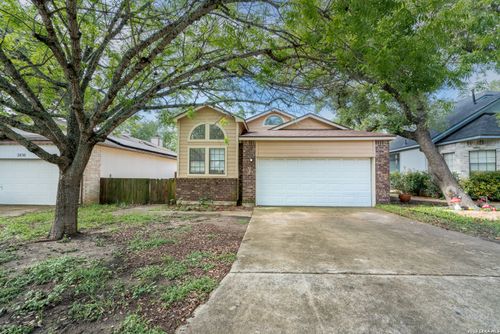 2826 Village Pkwy, San Antonio, TX, 78251-2236 | Card Image