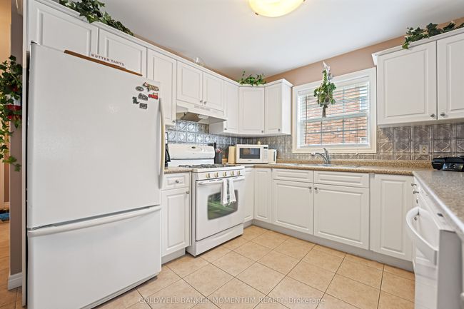 19 Portal Dr, House attached with 3 bedrooms, 3 bathrooms and 1 parking in Port Colborne ON | Image 8