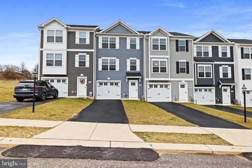 2055 Clinton Avenue, CHAMBERSBURG, PA, 17201 | Card Image