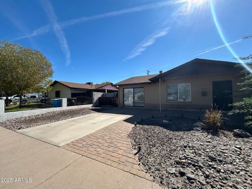 8243 W Piccadilly Rd, Phoenix, AZ, 85033-3415 | Card Image