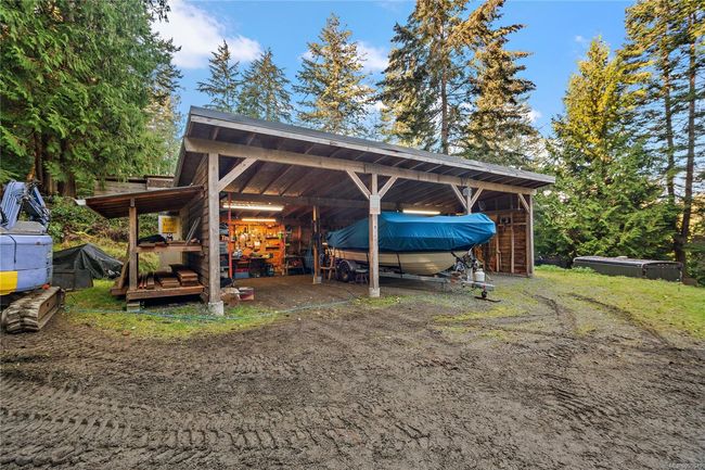 Huge 3-bay workshop great for storing tools, machinery & boats while you build! | Image 9