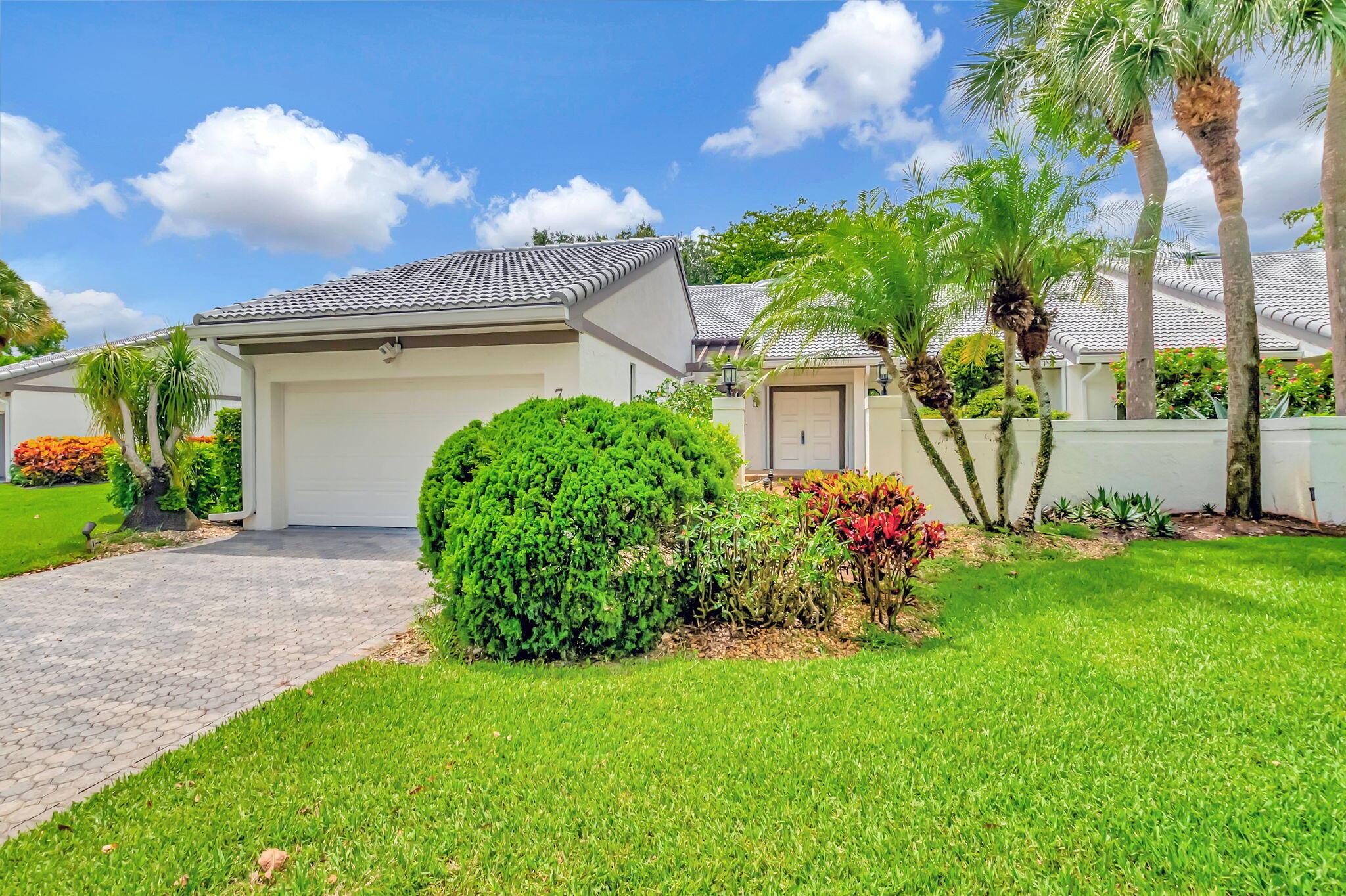 Clubhouse Ln, Boynton Beach, FL 33436