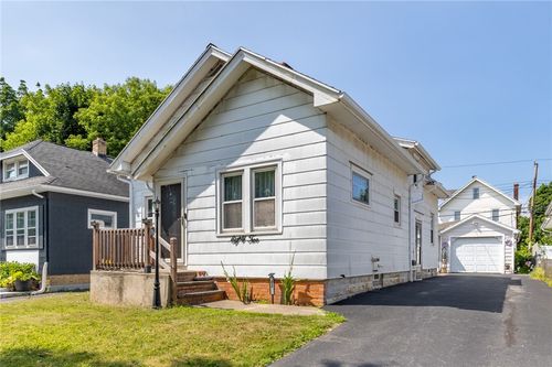 82 Barnard St, Greece, NY, 14616-4704 | Card Image