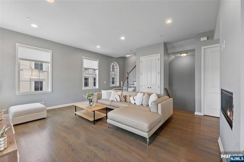 289 Bradley Dr, Wood Ridge, NJ, 07075-2526 | Card Image